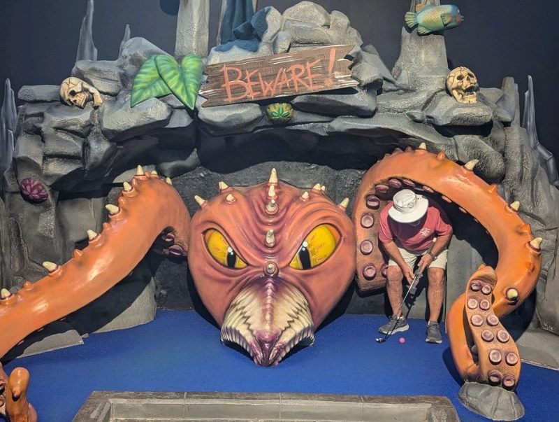An animatronic course feature